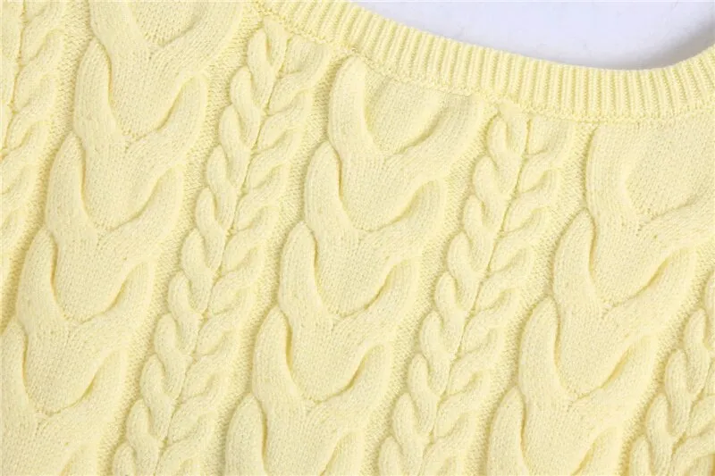 CROPPED CABLE-KNIT VEST